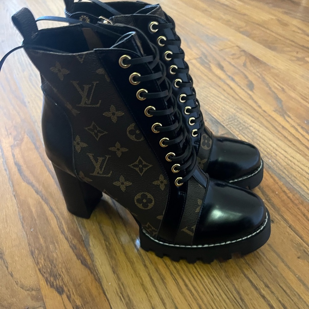 Star Trail boots. Monogram LV women’s boots 🖤